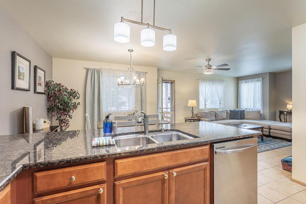 Walk To Downtown Leavenworth * Sleeps 6 + Pets * Ground Level Gem! Apartment Exterior foto